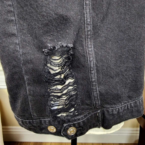 Basic Organically Grown Cotton Denim Jacket by Forever 21, size Medium - Picture 9 of 13